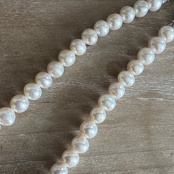 Elegant Faux Cream Pearl Necklace Like new | Mercari Elegant‎ Cream Pearl Necklace display picture 1